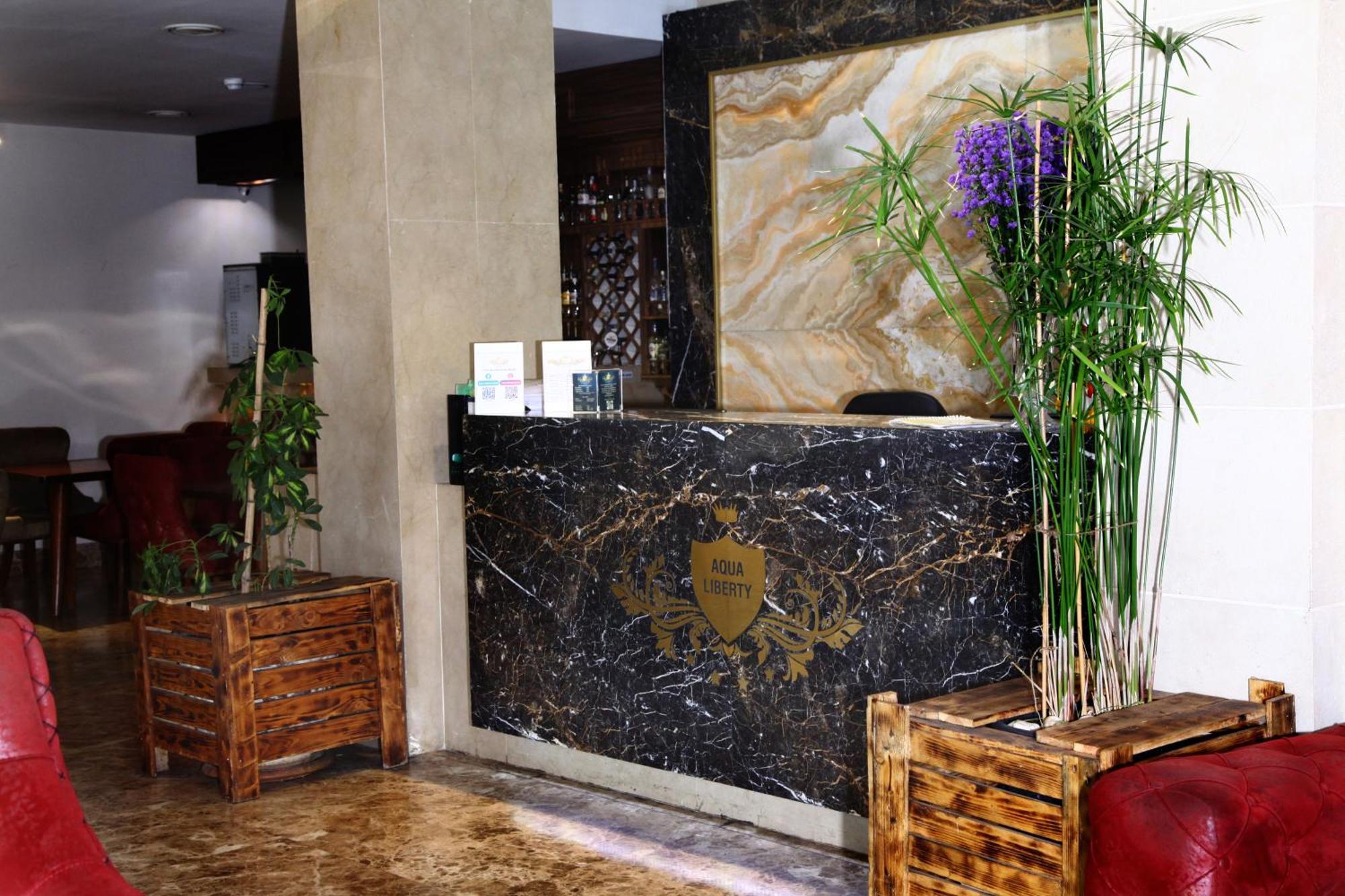 Aqua Hotel Тбилиси Экстерьер фото